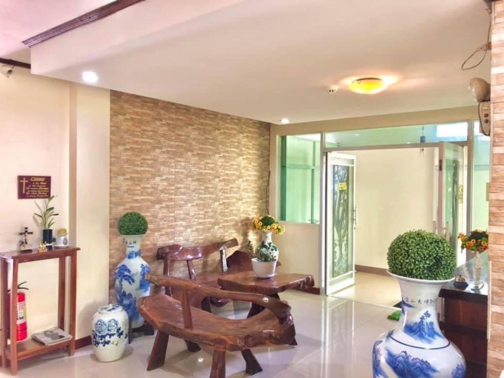 Jm Backpackers Hometel Guimaras Extérieur photo