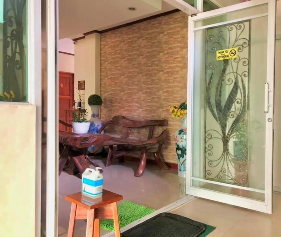 Jm Backpackers Hometel Guimaras Extérieur photo